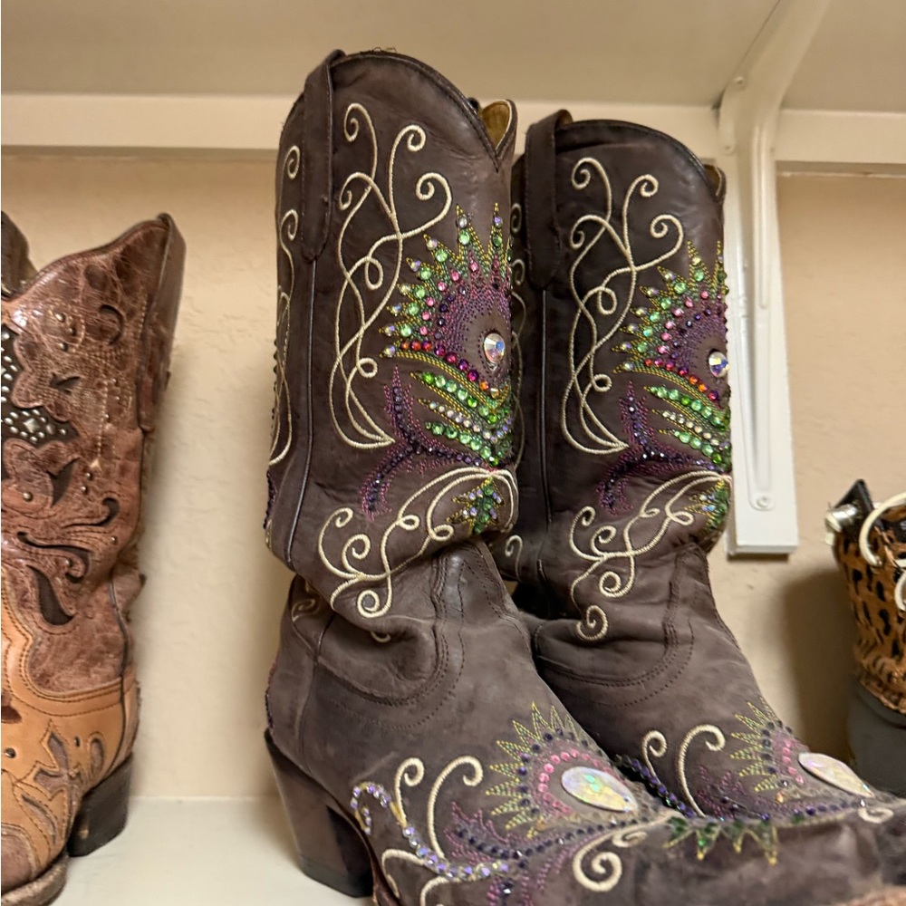 Corral Brown Embroidered Heeled Boots